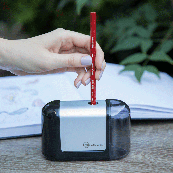 OfficeGoods Electric Pencil Sharpener - Battery or Cord Powered Portable  Sharpener - Perfectly Sharpens Colored Pencils, Drafting Pencils for  Artists